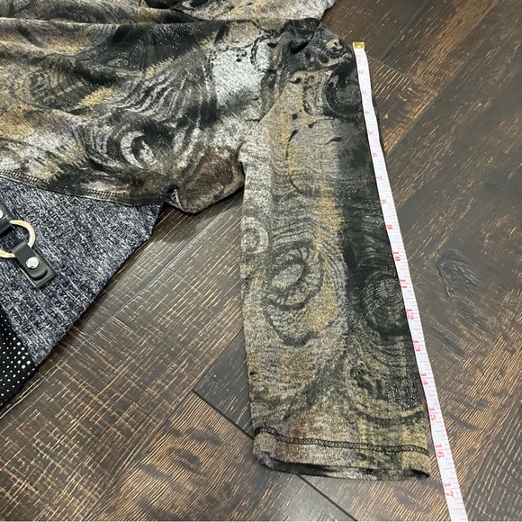 Black & brown lightweight sparkly top - Picture 4 of 6